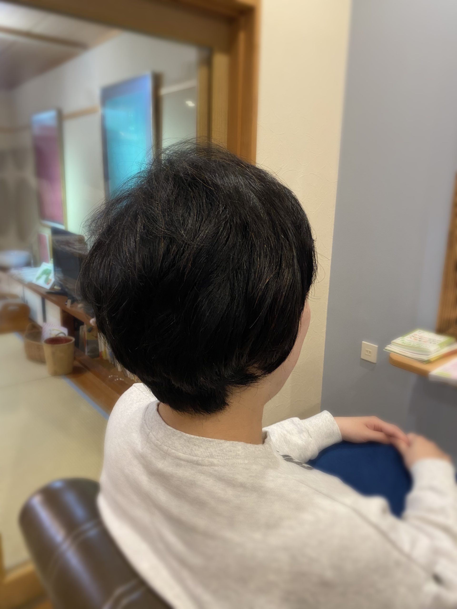 強い髪でおさえる