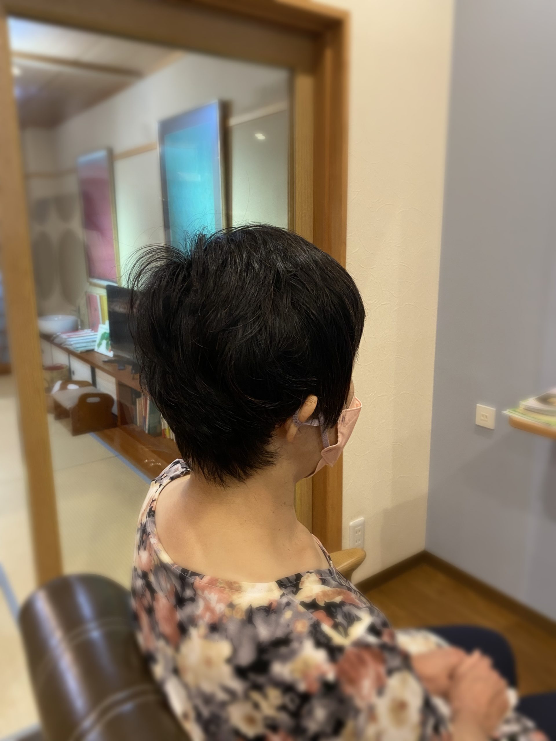 ストレートの髪を立体的に