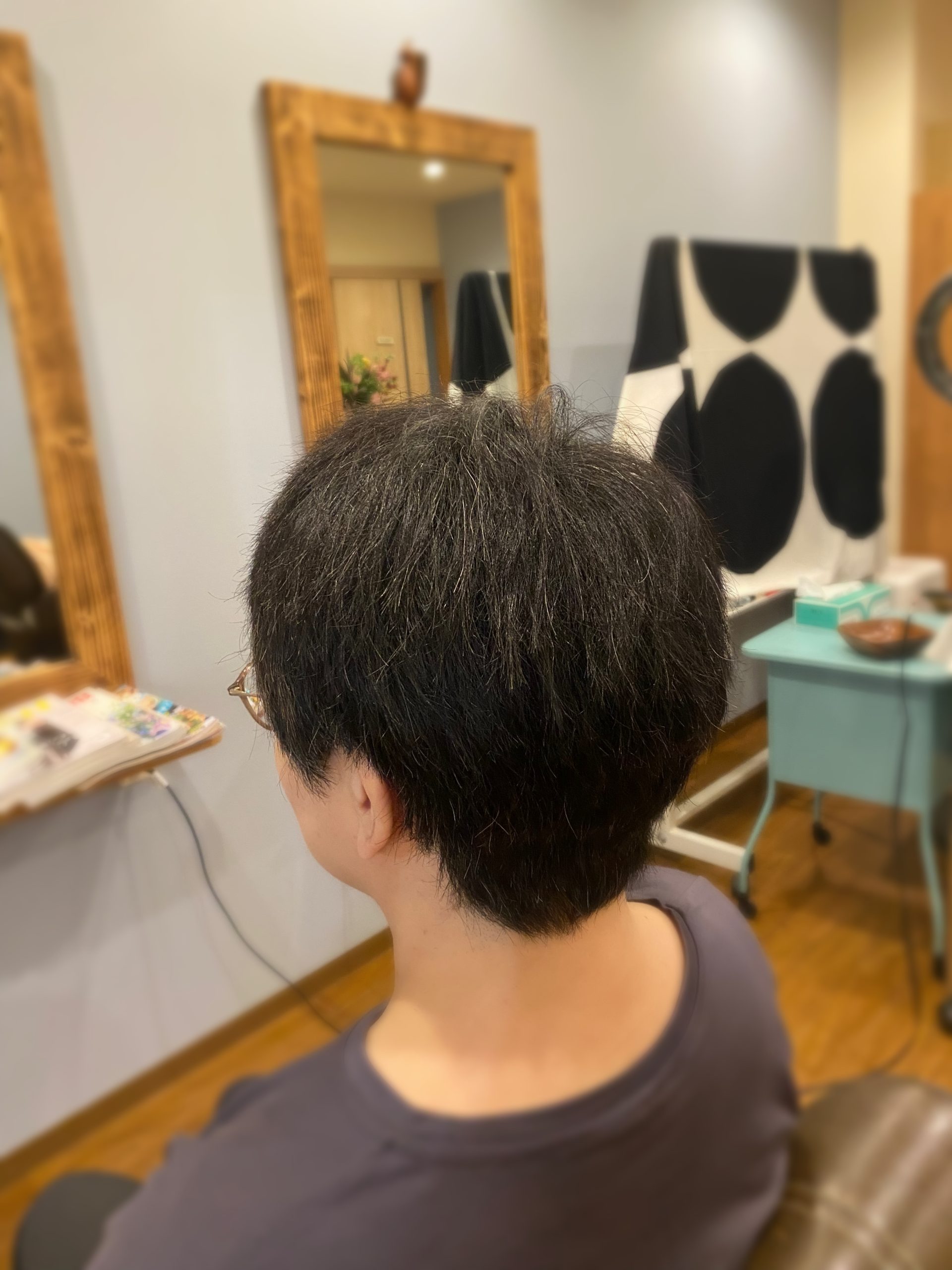 まとまりにくい髪を省く